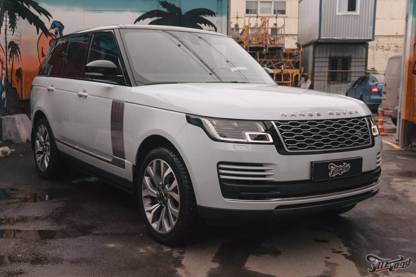 Химчистка и ремонт кожи в салоне Range Rover